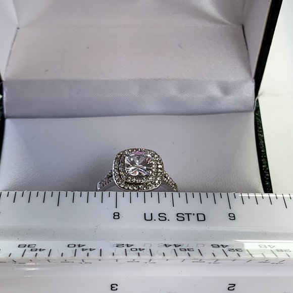 Size 7 cubic zirconia diamond ring - Picture 5 of 6